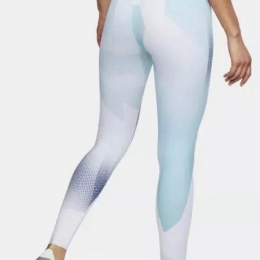 NWT Under Armour Womens Breathelux Printed Legging - Picture 2 of 10